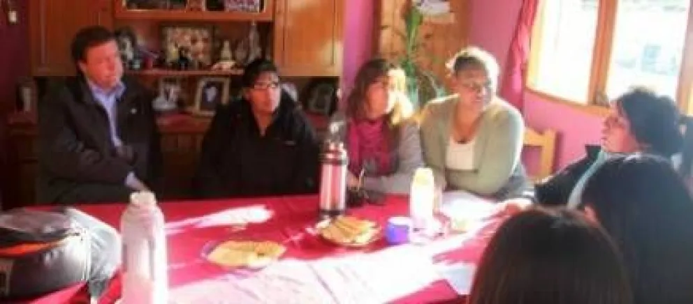 Vecinos del barrio Malvinas plantearon sus problemas al gobernador 