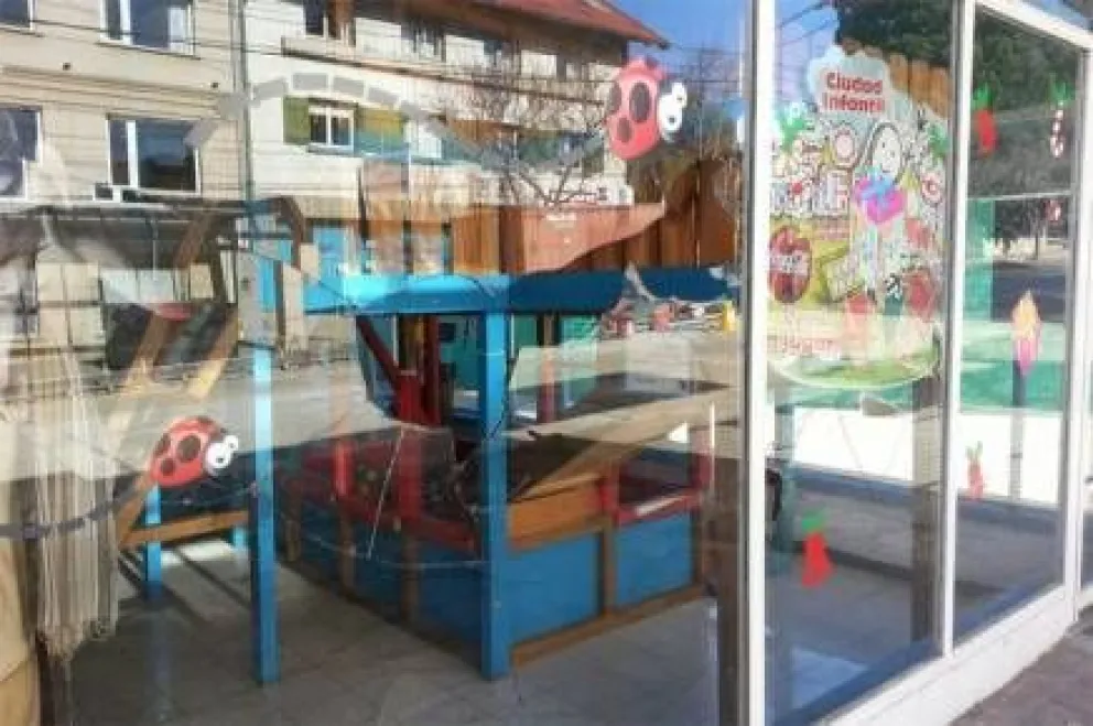Detenidas por romper vidrieras de locales comerciales