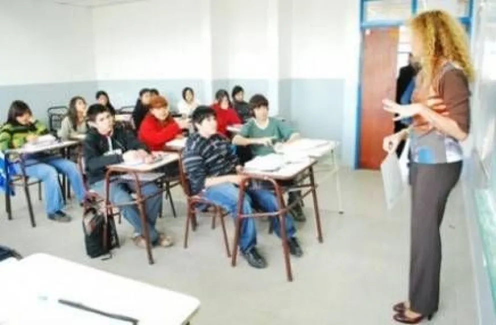 Demandan pago de indumentaria a trabajadores de educación