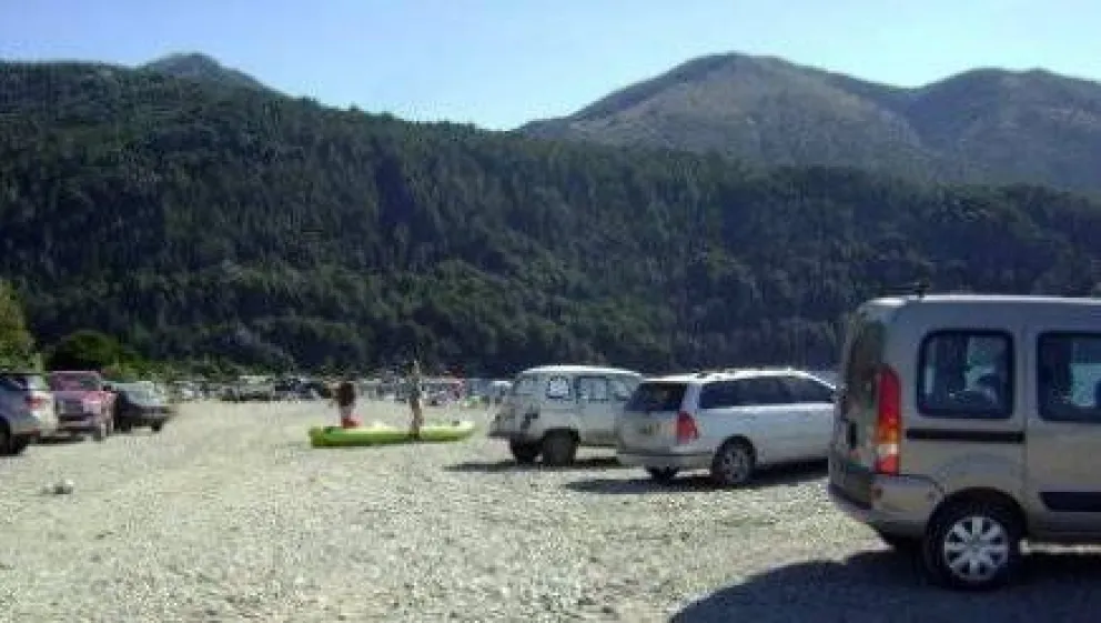 Iniciarán acciones judiciales por "falta de control" en el lago Moreno