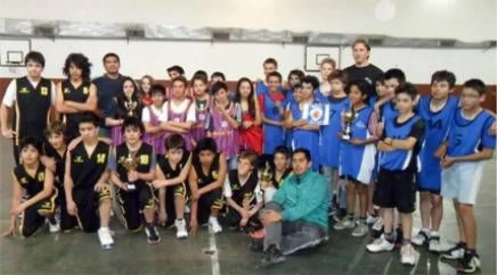 Promueven jornada de Mini Básquet por la integración