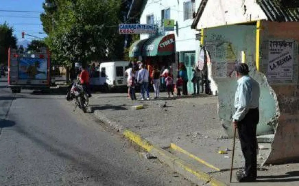 Se quedó sin frenos y chocó contra una garita 