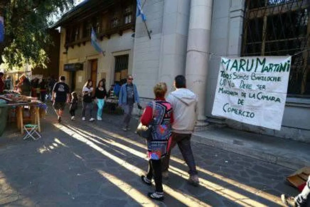 Municipio espera por apoyo policial para desalojar a vendedores ambulantes