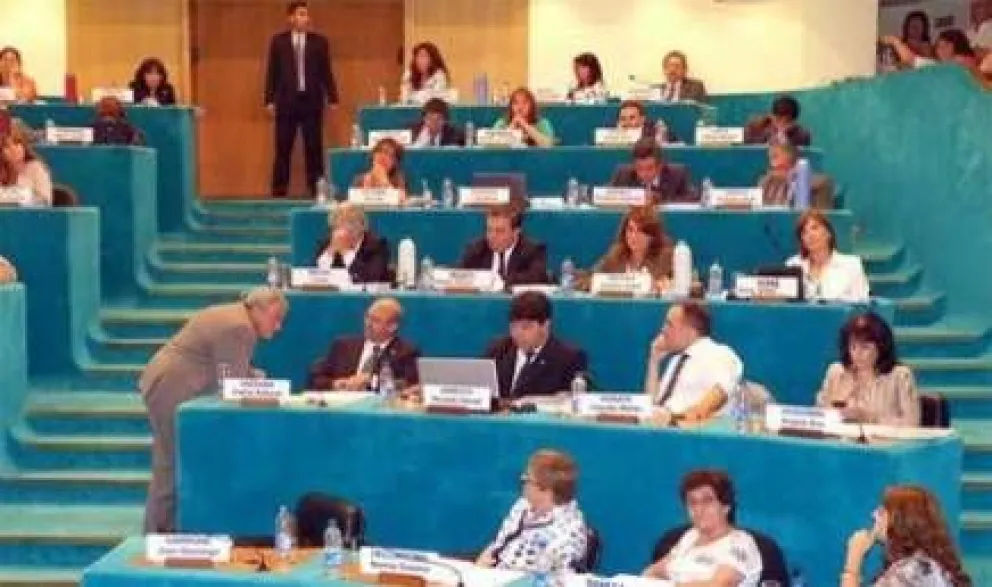 Proponen investigar relaciones de sectores civiles con la dictadura