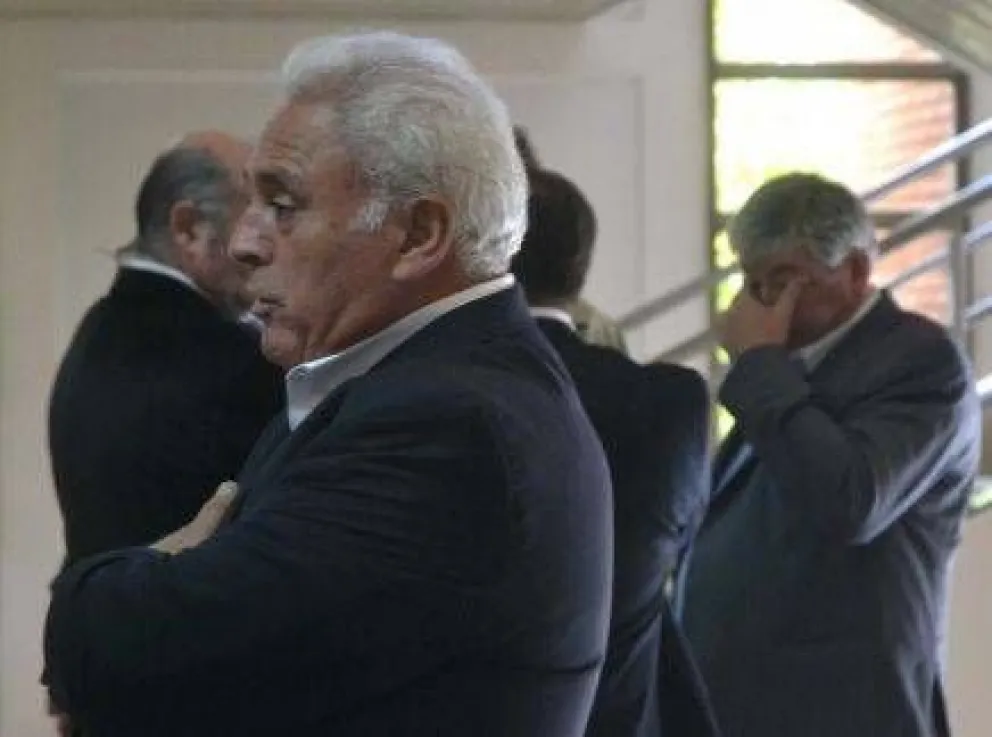 Zúñiga y Cortés "ofuscados" por la nueva suspensión