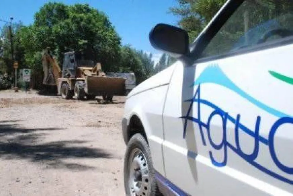 Aguas Rionegrinas repara cañería en el Alto