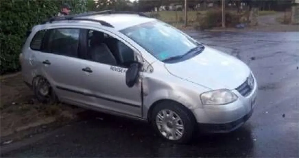 Chocó un remis y huyó, pero dejó su patente