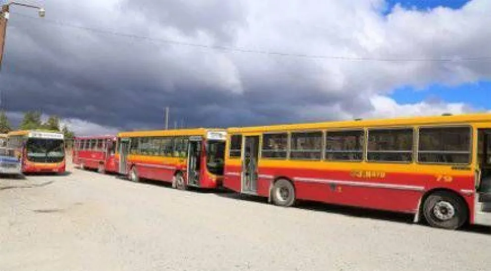 Choferes esperaron acreditación de haberes para levantar medida