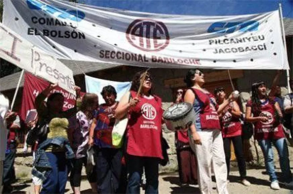 Estatales solicitaron incremento del 25 por ciento y apertura de paritarias