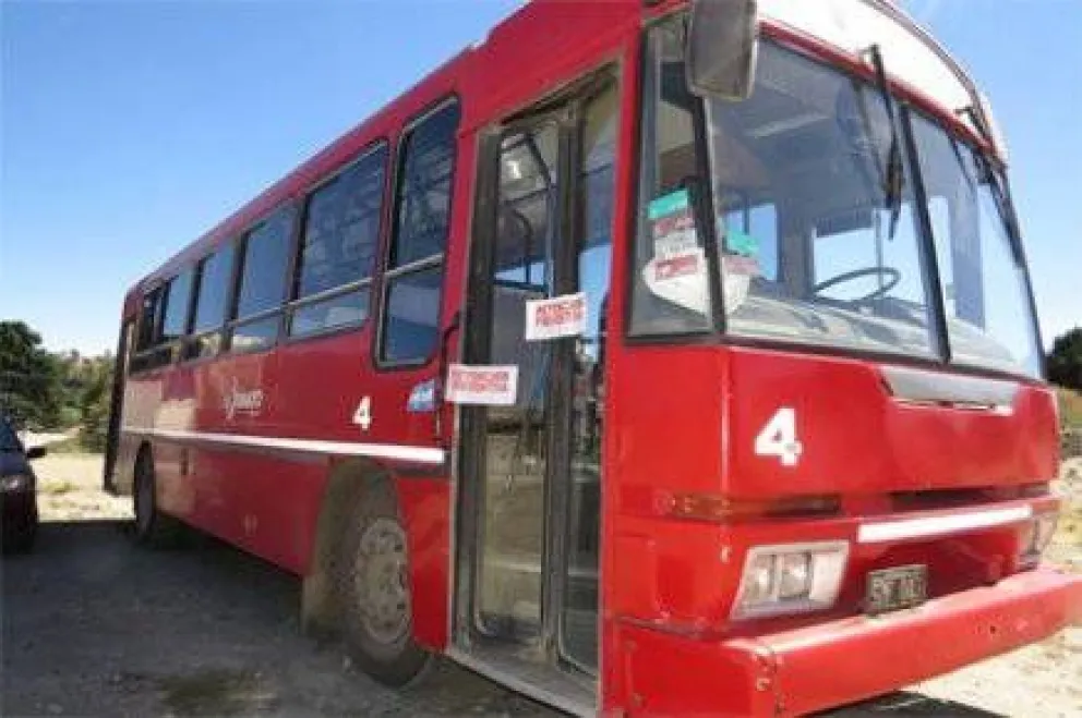 Secuestran colectivo de Tres de Mayo por no contar con revisión técnica