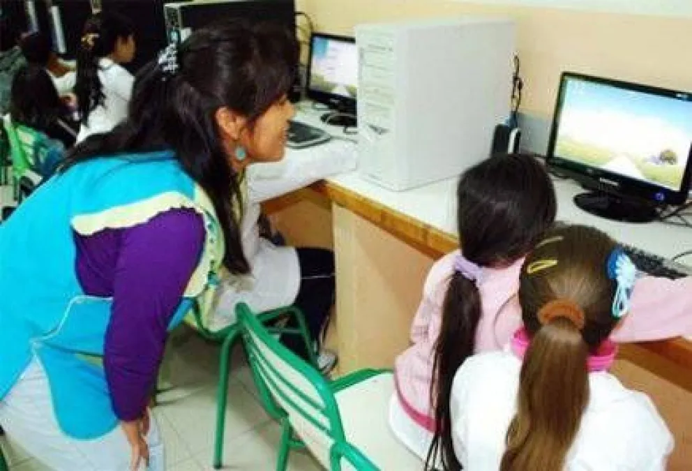 Los docentes percibirían en abril la mayor parte del aumento