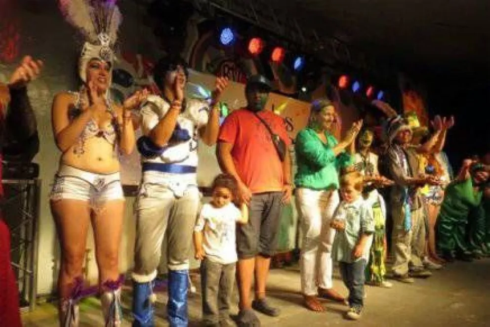 Con brillo y color, se despidió el carnaval 