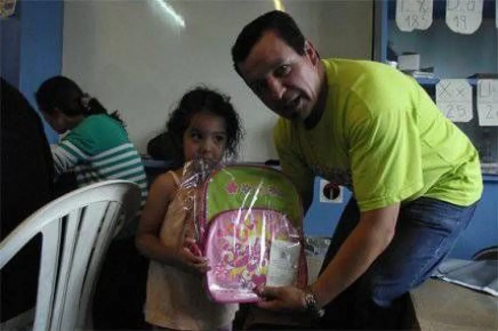 El SOYEM entregó 1.600 mochilas y útiles escolares