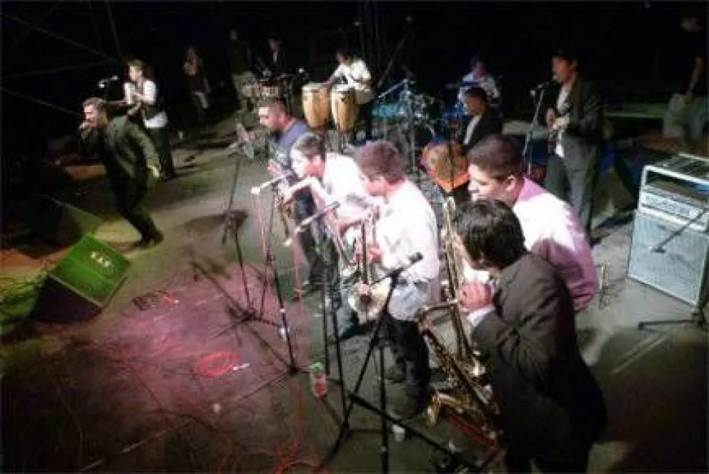 Destacan participación de bandas locales en la Fiesta del Curanto