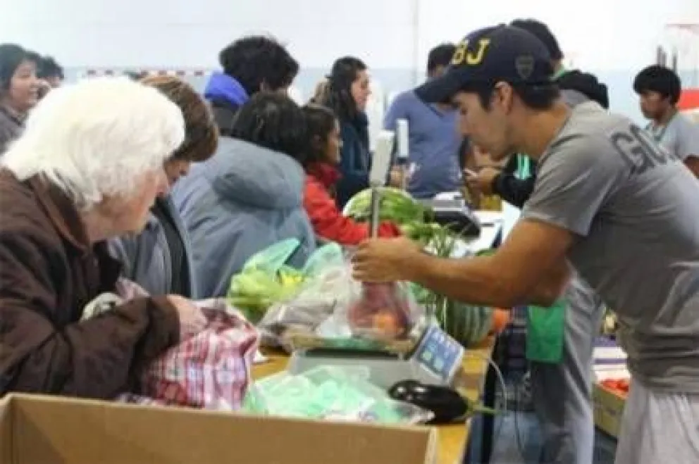 Venden hoy verduras a precios populares