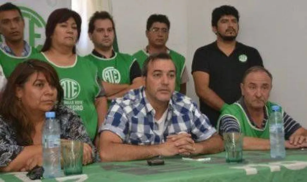 Califican de "inconsulto e insuficiente" el "adelanto" de 700 pesos