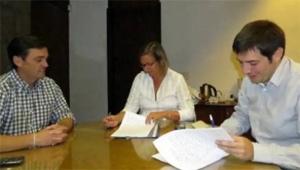 Municipio firmó convenio para despliegue de fibra óptica en Bariloche