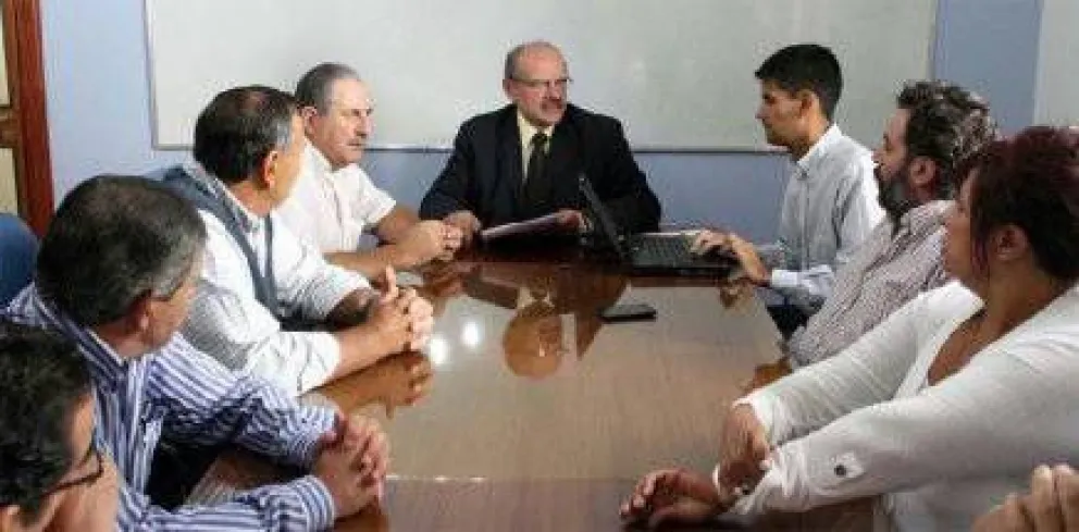 Gobierno mejoró la oferta salarial pero los gremios estatales la rechazaron