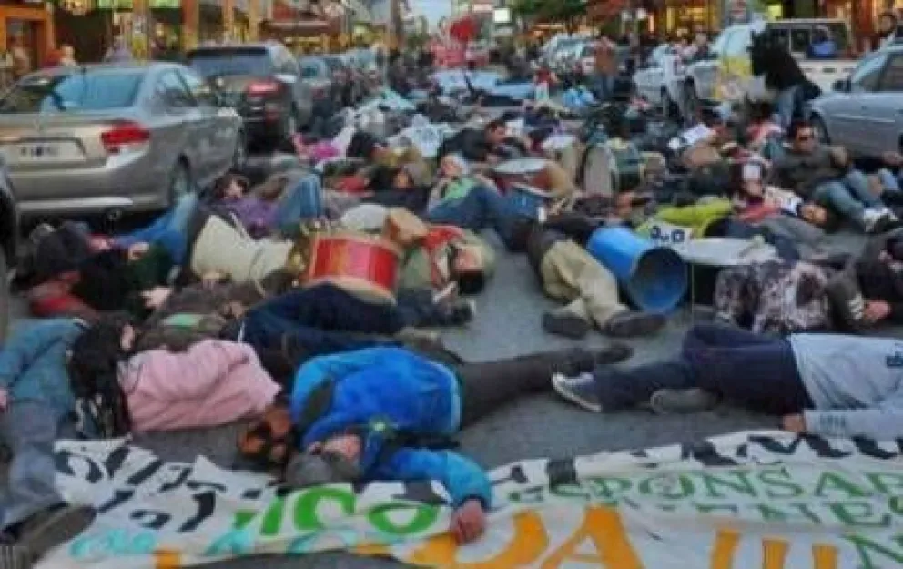 Marcharán contra la megaminería 