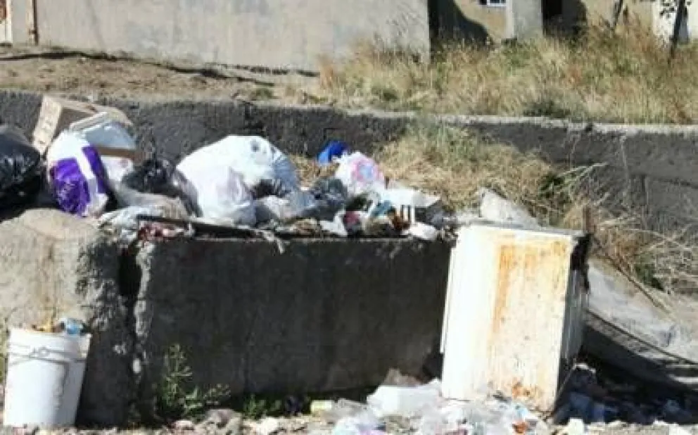  Vecinos reclaman "soluciones urgentes" ante desborde de basura 