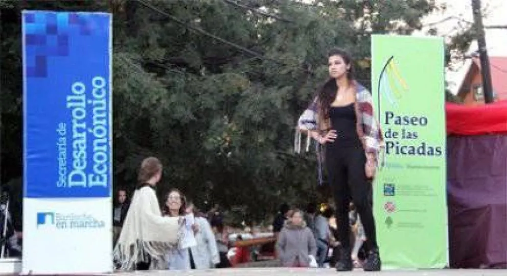 Emprendedoras mostraron prendas y accesorios artesanales