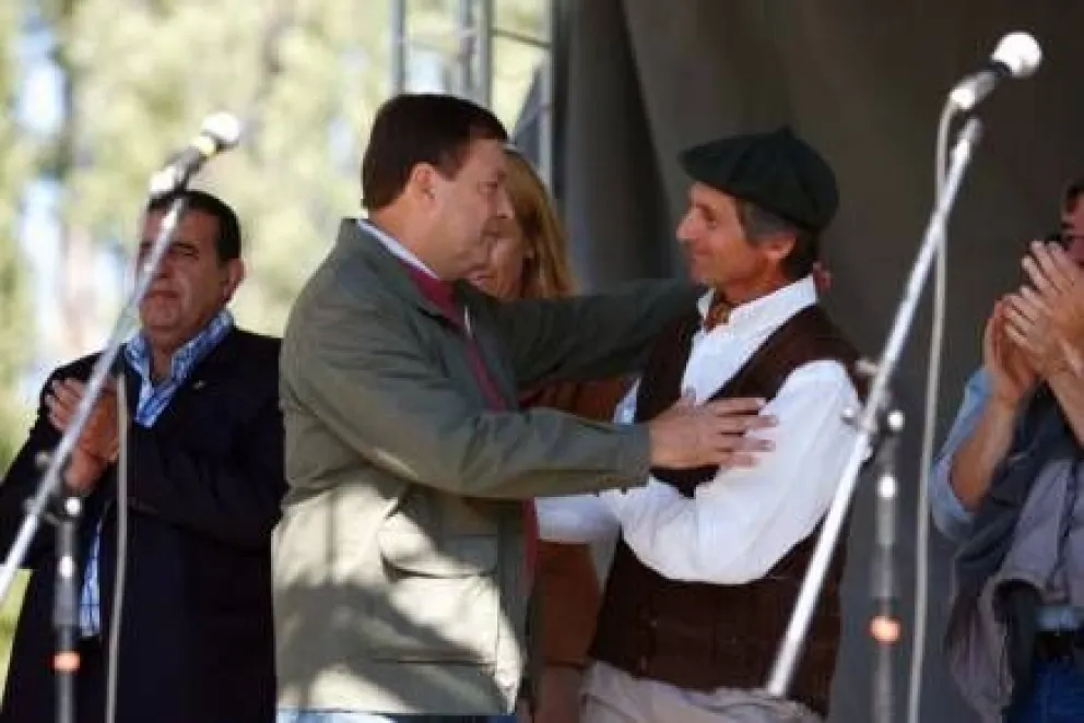 Reclamos al Gobernador en su visita a la Exposición Rural de Bariloche
