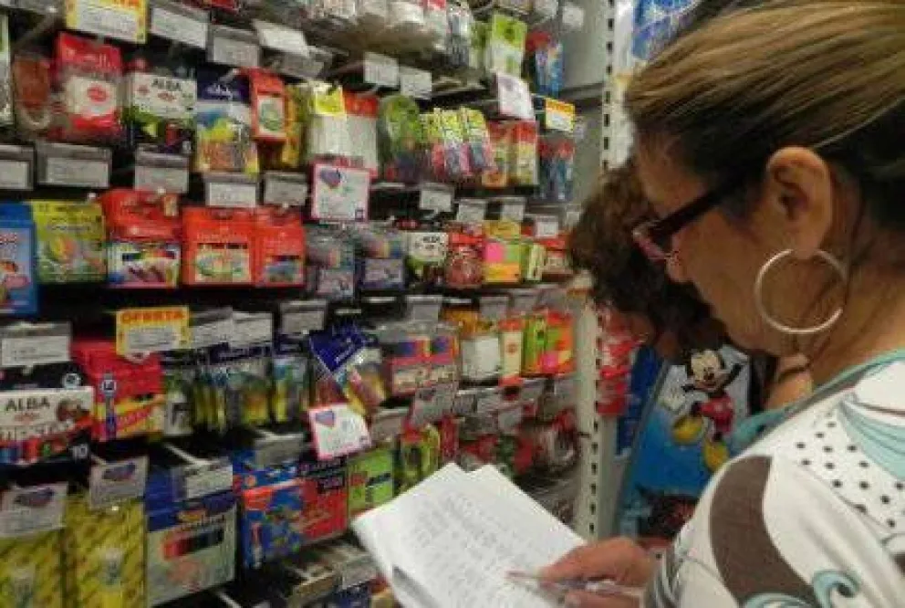 Educación comenzó a controlar "precios cuidados" de la canasta escolar 