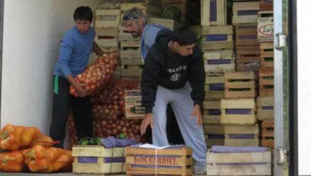 Vendieron 9 mil kilos de frutas y verduras a precios populares 