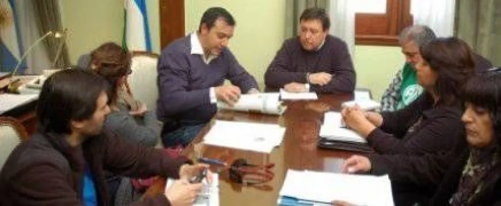 Gobierno convocó a ATE para discutir sobre aumentos salariales