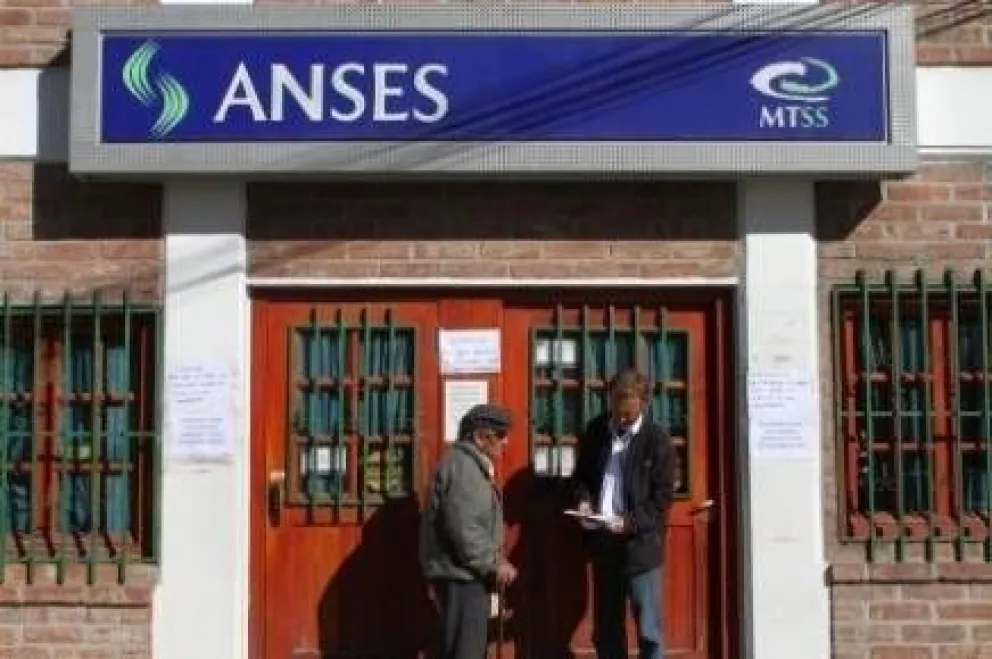 Casi cien jóvenes por día se interesan por el PROGRESAR
