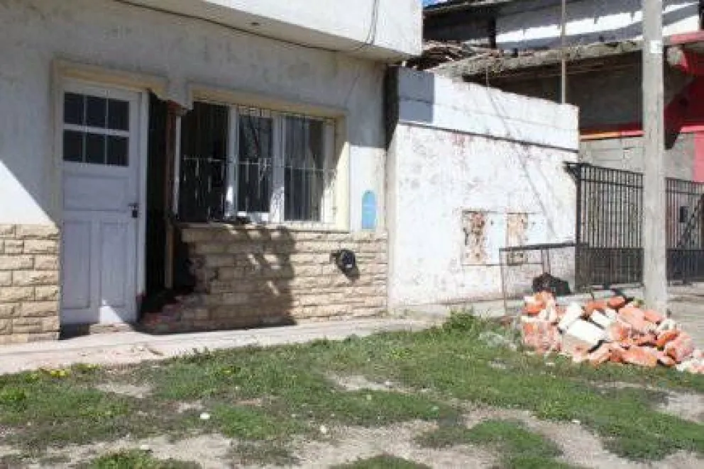Chocó una casa y huyó