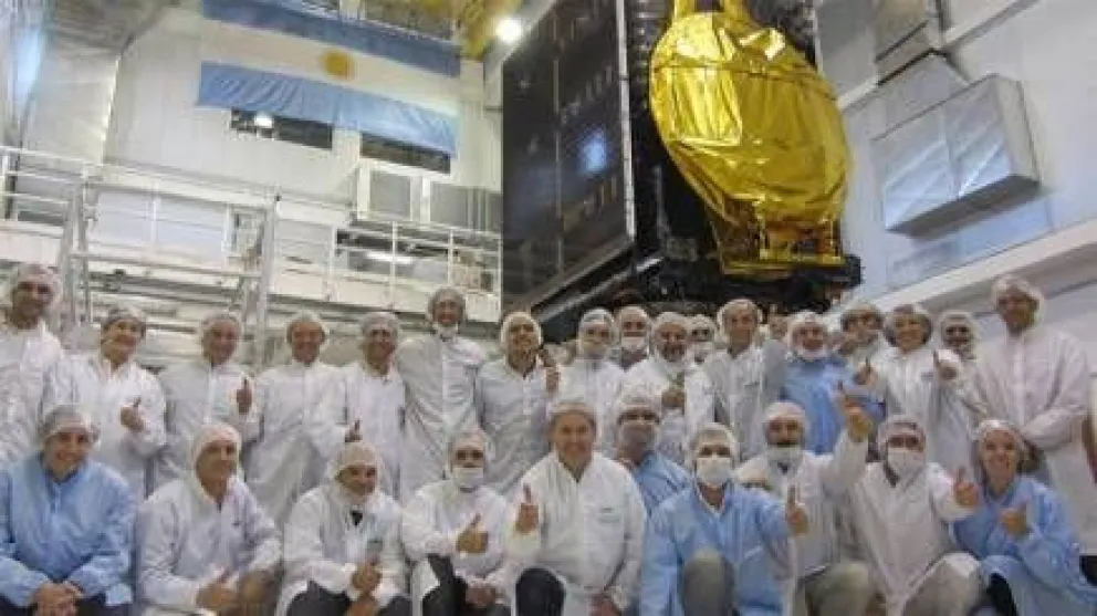 Exitoso ensayo de vibración del satélite ARSAT-1