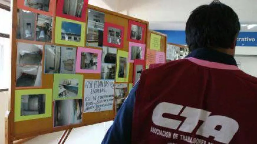 Fotos para demostrar "graves problemas edilicios" en escuelas y hospital