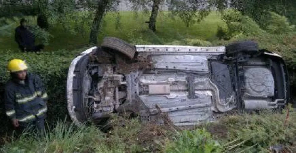 Turista volcó en Bustillo