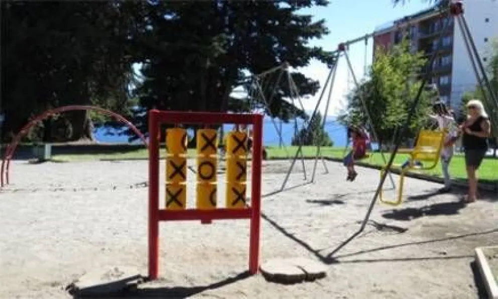 Gobierno municipal incorporará juegos inclusivos en las plazas