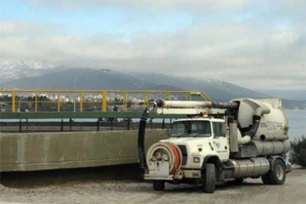 La CEB podría rescindir contrato de saneamiento con la Provincia