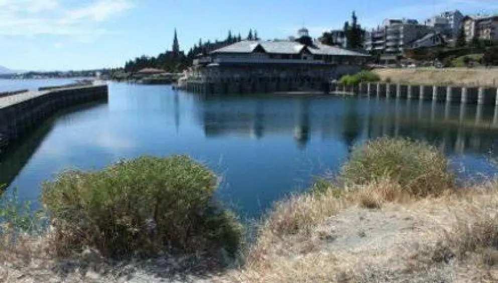 Turista cayó al agua y fue rescatado por guardavidas 