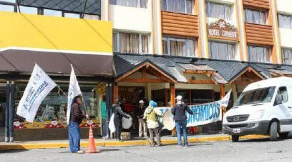 Escrache en hotel de turismo estudiantil