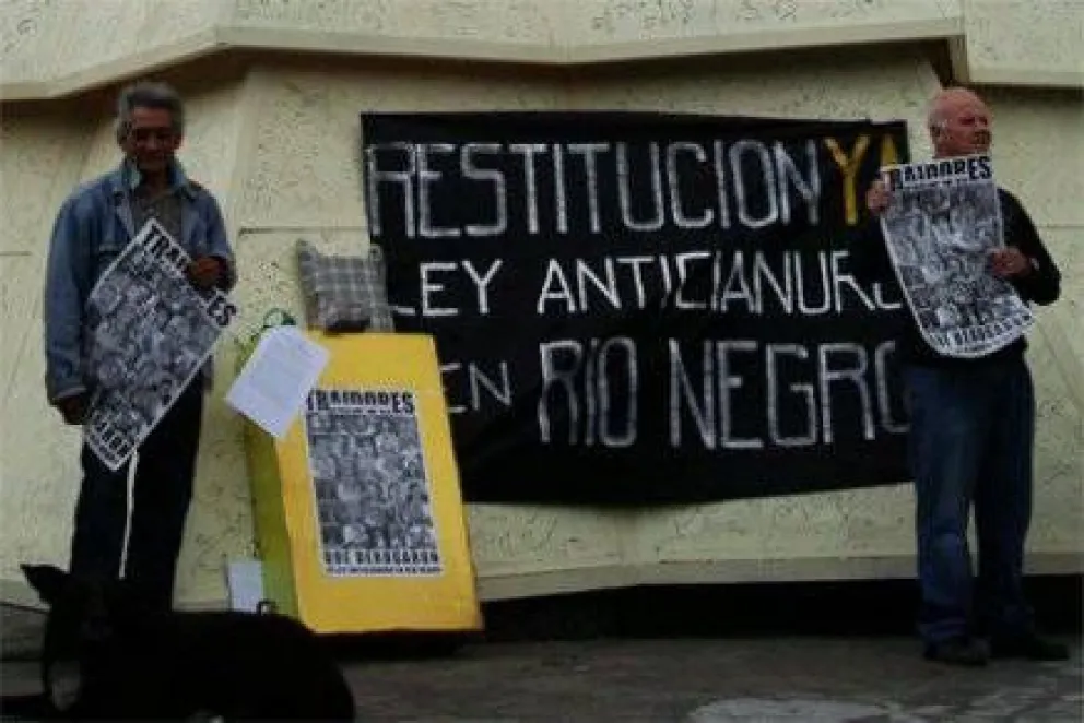 Vecinos pidieron restitución de ley anticianuro