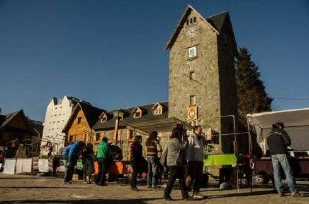 Feriantes volvieron a reclamar apostados en el Centro Cívico 