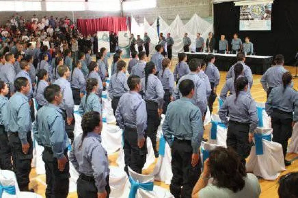 Bariloche recluta 64 policías recién egresados 