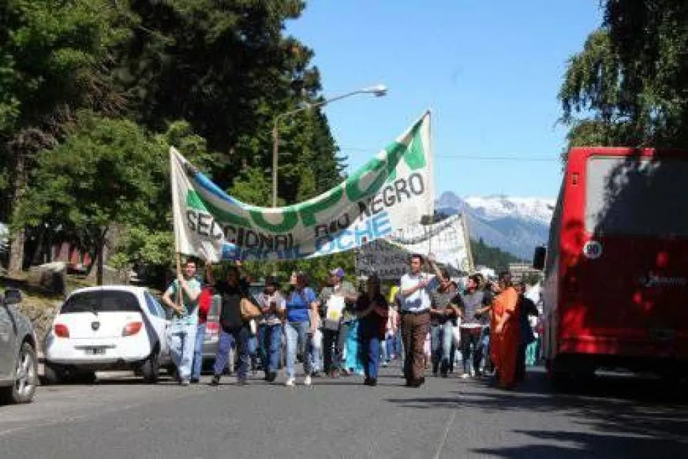 En la calle, ATE y UPCN unifican el reclamo salarial