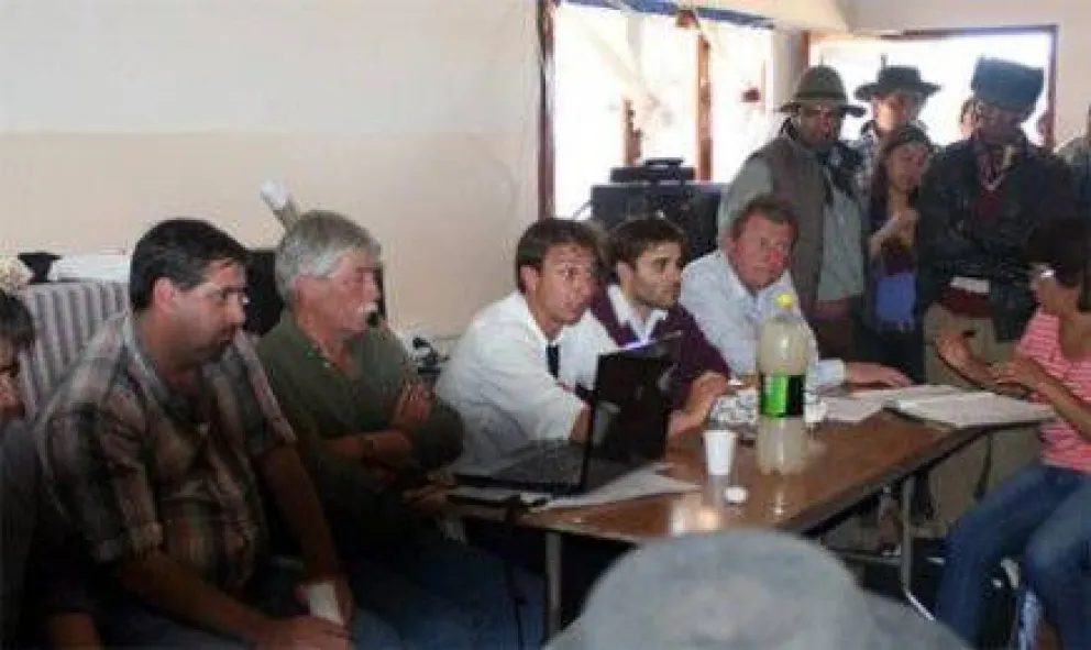 Regularizarán tierras de más de 140 familias en &Ntilde;orquinco