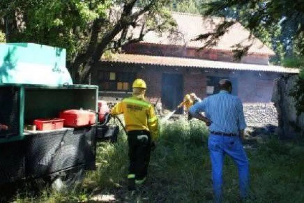 Incendio en cercanías del aserradero de Parques