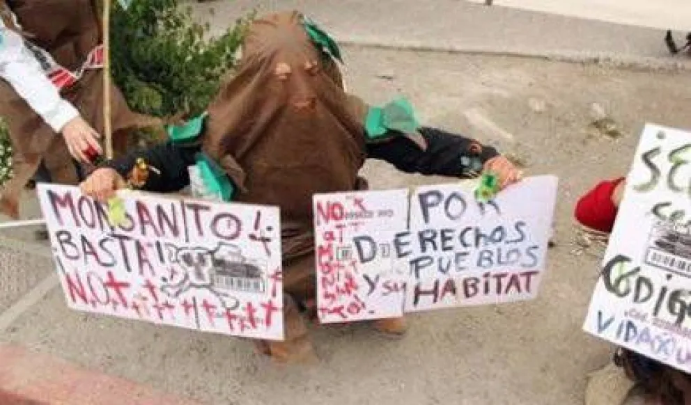 Vecinos repudiaron la presencia de directivos de Monsanto en La Angostura