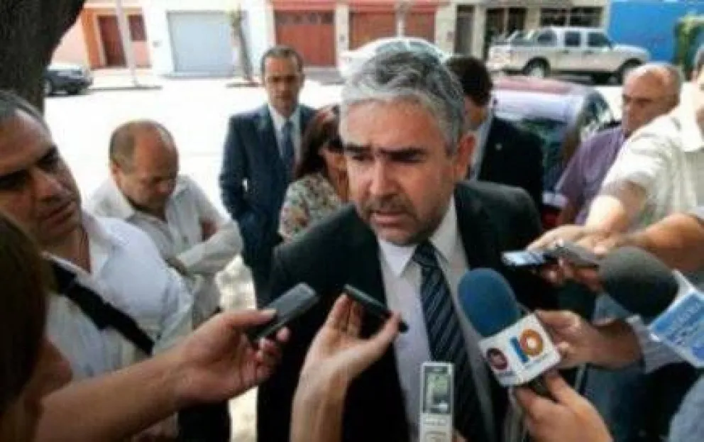 Denuncian sumas millonarios en viajes de funcionarios provinciales
