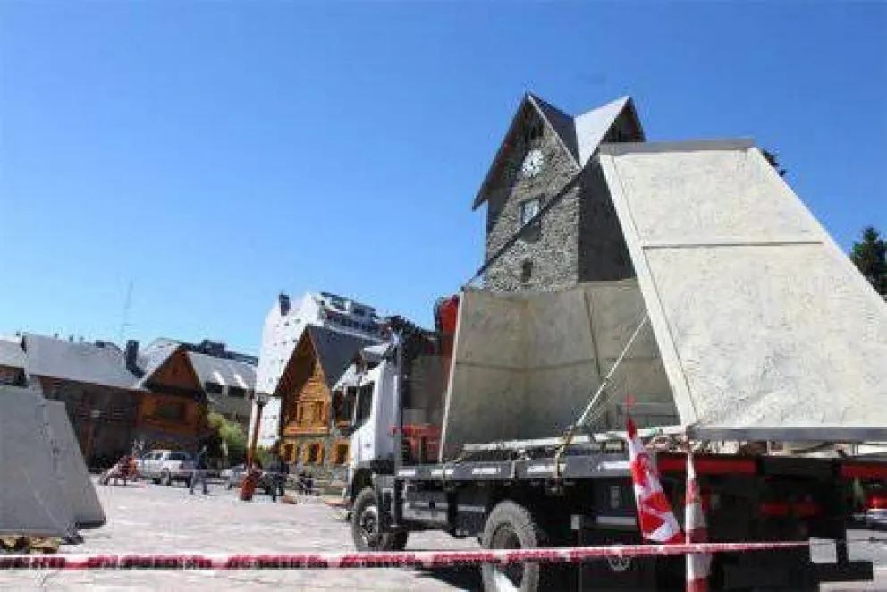Bariloche celebra Navidad e ilumina un árbol gigante en el Centro Cívico