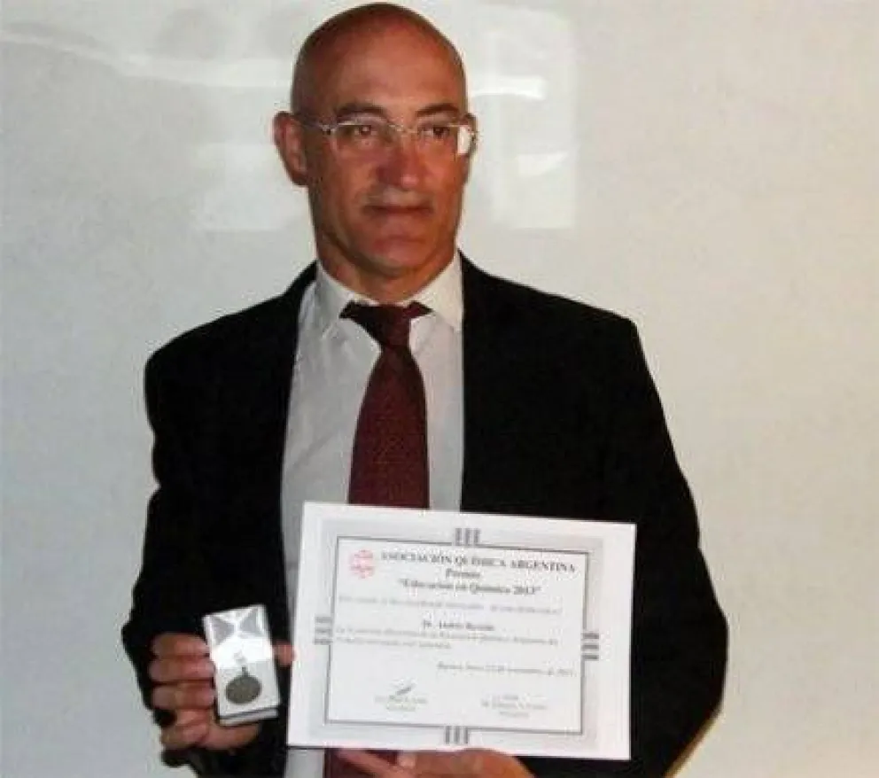 Docente de la UNRN recibió el premio nacional "Educación en Química"