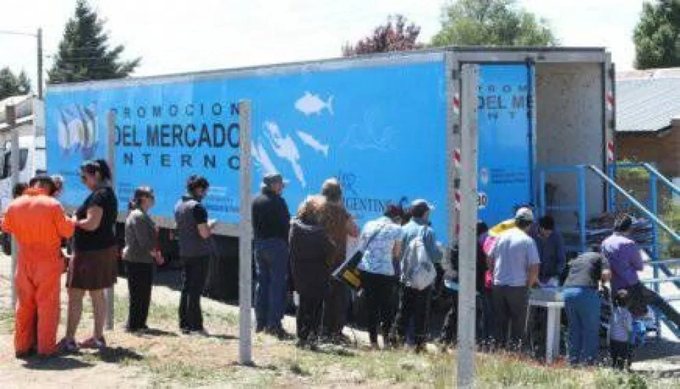 Vendieron en Bariloche más de 6 mil kilos de pescado a precio diferencial 