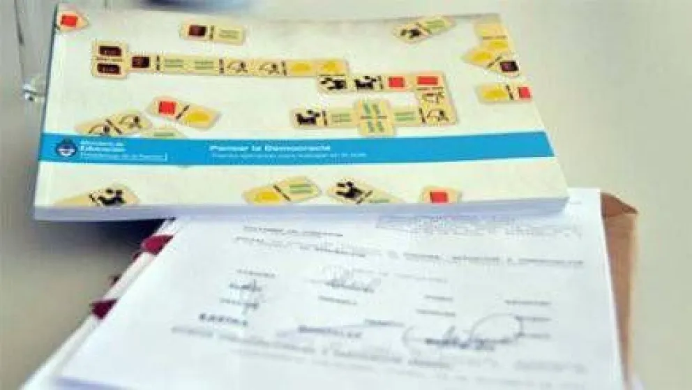 Proponen declarar de interés material educativo sobre la democracia